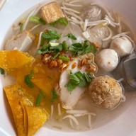 เมนูของร้าน ตั๊วเหลา ก๋วยเตี๋ยวลูกชิ้นปลา