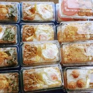 YUM MEE มียำกับแกล้ม