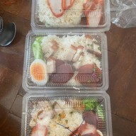 ครัวคุณนัท | ข้าวขาหมู ข้าวหมูแดง บะหมี่เกี๊ยว | ประชาอุทิศ