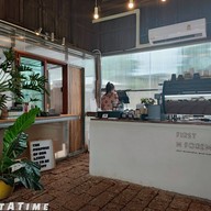 บรรยากาศ First And Foremost; Brunch And Coffee