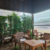บรรยากาศ First And Foremost; Brunch And Coffee