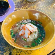 เมนูของร้าน ก๋วยเตี๋ยวห้อยขาต้นน้ำ