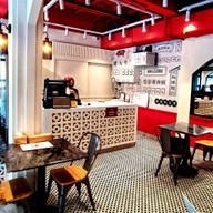 บรรยากาศ หมูตั่วเฮีย โครงการสวนหลวงสแควร์