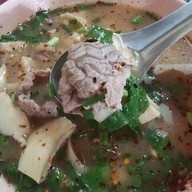 ร้านลาบป้าตุ๊ อาหารอีสาน(วัดประยูร) หลังวัดประยูรฯ