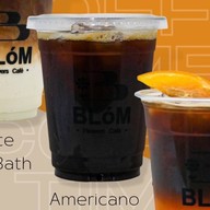 Blóm flowers café ตลาดสนธนบุรี