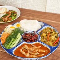 เมนูของร้าน ครัวแม่ธารทิพย์  อ่างทอง