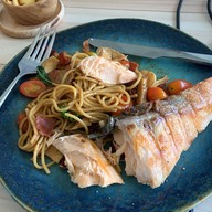 แชร์ คาเฟ่