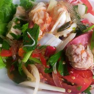 ขนมจีนน้ำยาร้านบ้านจ่า by อาลาดิน