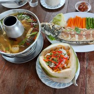 เมนูของร้าน ครัวชมจันทร์ นครนายก