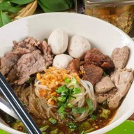 ก๋วยเตี๋ยวลุงหล้า ท่าเดื่อ
