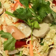 ยำลูกชิ้นนึ่งเริ่มต้น  10บาทจ้า