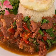 ข้าวไข่เจียวบุฟเฟต์ (นุ้ย กะเพราเนื้อนุ่ม)