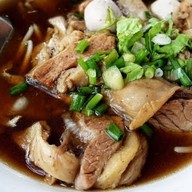 ก๋วยเตี๋ยวลุงหล้า ท่าเดื่อ