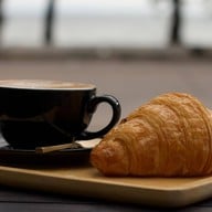 Thames coffee เลียบหาดจอมเทียน