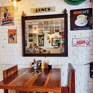 เดอะการาจ เบอร์เกอร์ แอนด์ กริลล์ ตรงข้าม ซ สุขุมวิท 49