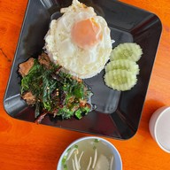 ร้าน อ.โอชา ข้าวขาหมู ก๋วยเตี๋ยวต้มยำรสเด็ด อมตะนคร ชลบุรี