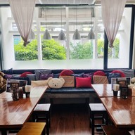 เดอะการาจ เบอร์เกอร์ แอนด์ กริลล์ ตรงข้าม ซ สุขุมวิท 49
