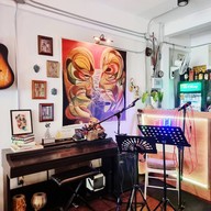 เดอะการาจ เบอร์เกอร์ แอนด์ กริลล์ ตรงข้าม ซ สุขุมวิท 49