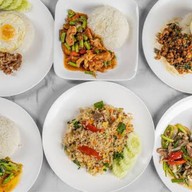 เตี๋ยวเป็ดตุ๋น เตี๋ยวหมูเด้งต้มยำ อาหารตามสั่ง ป้าอ้อยครกยักษ์ ร้านเดียวกันกับขนมปังปิ้ง สั่งเถอะทำไวมากก