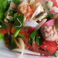 ขนมจีนน้ำยาร้านบ้านจ่า by อาลาดิน