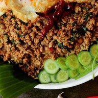 กะเพรา แม่บง รัชดา 19