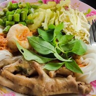 ร้านขนมจีนแม่ตุ๊กตา กระทุ่มแบน