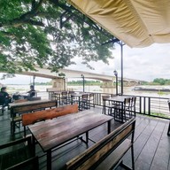 ครัวรุ่งแจ้ง @ เจ้าพระยา บ้านรุน