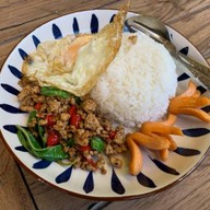 จุดเติมนม อาหารตามสั่ง หม่าล่า เพชรเกษม81