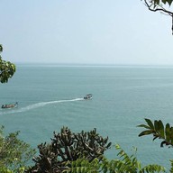 แหลมประทับ