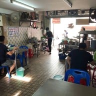 ก๋วยเตี๋ยวเรือเฉินหลง ถนนแสงจันทร์