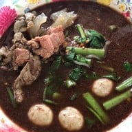 ก๋วยเตี๋ยวเรือเฉินหลง ถนนแสงจันทร์