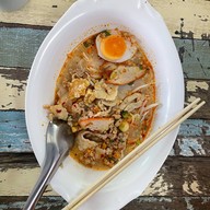 ก๋วยเตี๋ยวต้มยำไข่