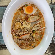 ก๋วยเตี๋ยวต้มยำไข่