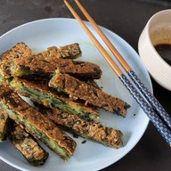 กุยช่ายทอด & ไส้กรอกอีสาน by ขุมทรัพย์เมืองนนท์ นนทบุรี