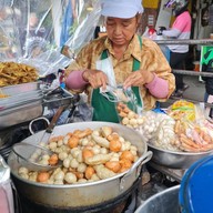 ป้าใหญ่ลูกชิ้นบัตรคิว