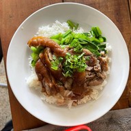 เมนูของร้าน ลุงวัฒน์ก๋วยเตี๋ยวหมูน้ำตก-น้ำใส เกาะสมุย