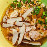 เมนูของร้าน ก๋วยเตี๋ยวหมูบ้านบึงโอเคชุนชัย บ้านบึง