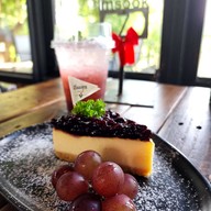 สวนองุ่นอิ่มสุข