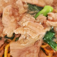 บ.เบนซ์ ราดหน้ายอดผัก สุกี้ - สี่พระยา 🍜🌾 บางรัก