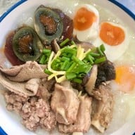 โจ๊กแต้จิ๋วหัวหิน (โจ๊กเก้าเตา) ถนนแนบเคหาสน์ ซอย.55/1 ตรงข้ามโต้รุ่งสำเพ็ง สี่แยกสะพานปลา