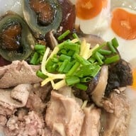 โจ๊กแต้จิ๋วหัวหิน (โจ๊กเก้าเตา) ถนนแนบเคหาสน์ ซอย.55/1 ตรงข้ามโต้รุ่งสำเพ็ง สี่แยกสะพานปลา