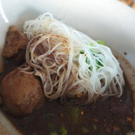 ร้านก๋วยเตี๋ยวเรือนายพลคุณหญิง ซอยวัดลาดปลาดุก