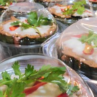 ไก่ทอด ป.เลิศรส  ตลาดโต้รุ่งศรีนครลำดวน