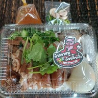 ข้าวขาหมู & ก๋วยจั๊บซิ่ง (แม่คาว)
