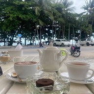 Thames coffee เลียบหาดจอมเทียน