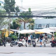 Thames coffee เลียบหาดจอมเทียน