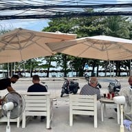 Thames coffee เลียบหาดจอมเทียน