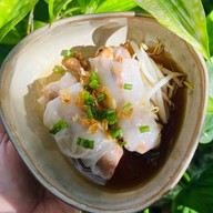 ครัวยายปริก ยำ และ ขนม ครอฟเฟิล