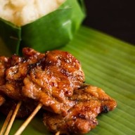 ร้านหมูปิ้งเตาถ่านสูตรโบราณ สุมิตรา สายไหม