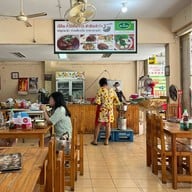 เจ๊ดินก๋วยเตี๋ยวเรือหัวหินเข้าวัง